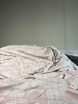 Snapshot of Sweets_Keylin18 chatting on March 28, 2026, 9:54 am Sweets Keylin18 online show from March 28, 2026, 9:54 am