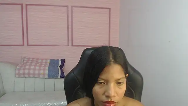 Snapshot of emily_smith_t chatting on March 19, 2026, 7:36 pm emily smith t online show from March 19, 2026, 7:36 pm