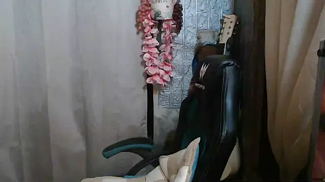 Snapshot of small_13 chatting on May 13, 2026, 2:57 pm small 13 online show from May 13, 2026, 2:57 pm