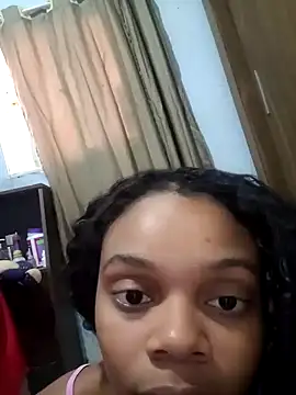 marialuiza2027 online show from March 12, 2026, 6:34 pm