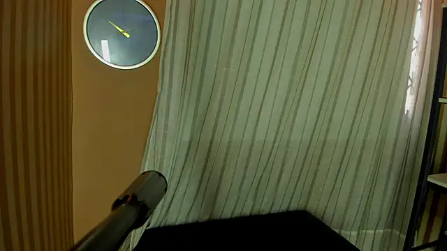 Snapshot of ivannia_Lawrence chatting on April 1, 2026, 6:05 pm ivannia Lawrence online show from April 1, 2026, 6:05 pm