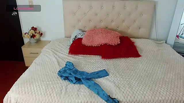 Snapshot of estrella_hank chatting on April 14, 2026, 7:30 pm estrella hank online show from April 14, 2026, 7:30 pm