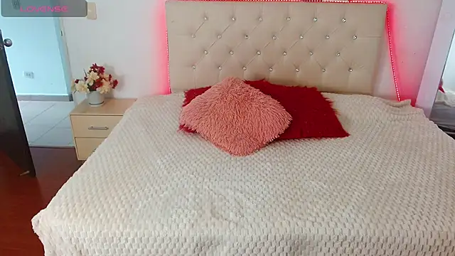 Snapshot of estrella_hank chatting on April 12, 2026, 8:12 pm estrella hank online show from April 12, 2026, 8:12 pm