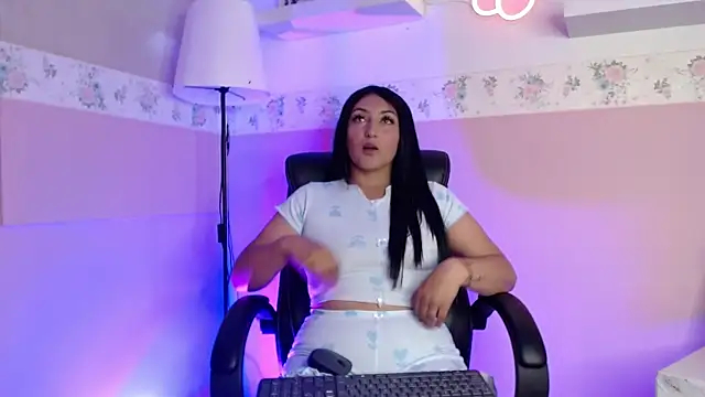 Snapshot of Annie_Brm chatting on April 2, 2026, 2:02 pm Annie Brm online show from April 2, 2026, 2:02 pm