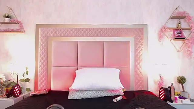 Snapshot of Alma_Monclair_ chatting on April 8, 2026, 8:21 pm Alma Monclair online show from April 8, 2026, 8:21 pm