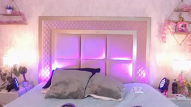 Snapshot of Alma_Monclair_ chatting on March 31, 2026, 7:27 pm Alma Monclair online show from March 31, 2026, 7:27 pm