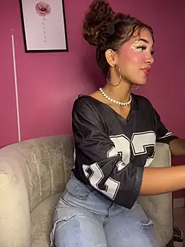 NaughtyLatinaxxx online show from April 6, 2026, 8:54 pm