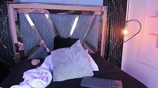 Snapshot of _charlotte_quee_ chatting on April 4, 2026, 3:07 pm charlotte quee online show from April 4, 2026, 3:07 pm