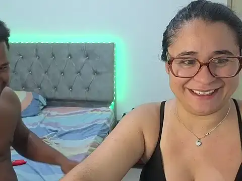 Snapshot of estrellajunior chatting on May 23, 2026, 11:15 pm estrellajunior online show from May 23, 2026, 11:15 pm