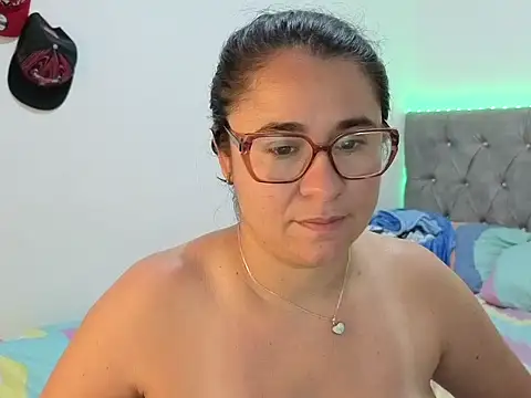 Snapshot of estrellajunior chatting on May 6, 2026, 2:04 am estrellajunior online show from May 6, 2026, 2:04 am