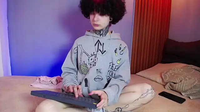 JuneBlake  online show from March 27, 2026, 2:18 pm