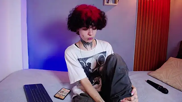 JuneBlake  online show from April 1, 2026, 2:03 pm