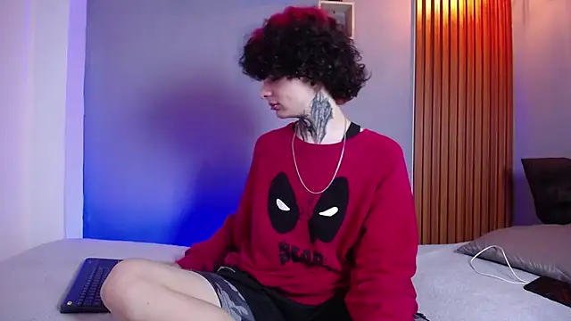 JuneBlake  online show from April 10, 2026, 1:51 pm