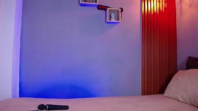 JuneBlake  online show from March 25, 2026, 2:27 pm