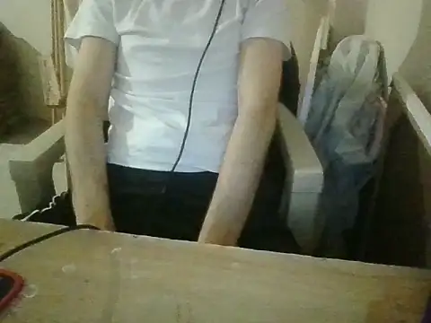 Bigfeet47dikcis17 online show from March 18, 2026, 10:10 pm