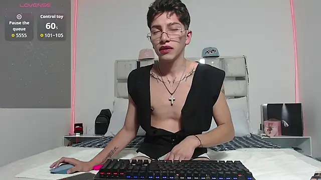 Snapshot of tiam_muller_fenix chatting on April 11, 2026, 1:02 am tiam muller fenix online show from April 11, 2026, 1:02 am