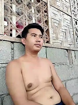 urhotasian online show from April 14, 2026, 11:43 pm