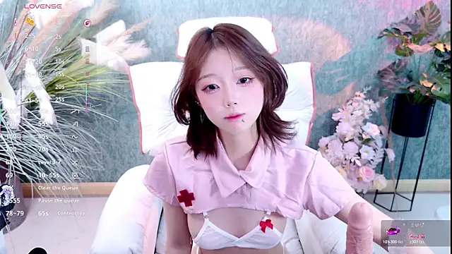 ZoeLily2026 online show from April 5, 2026, 11:28 am