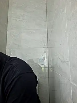 bigmillz32 online show from April 15, 2026, 4:44 pm