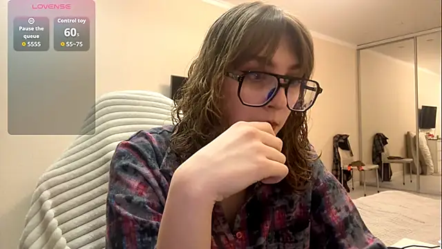 Olivia 132 online show from March 25, 2026, 6:18 pm