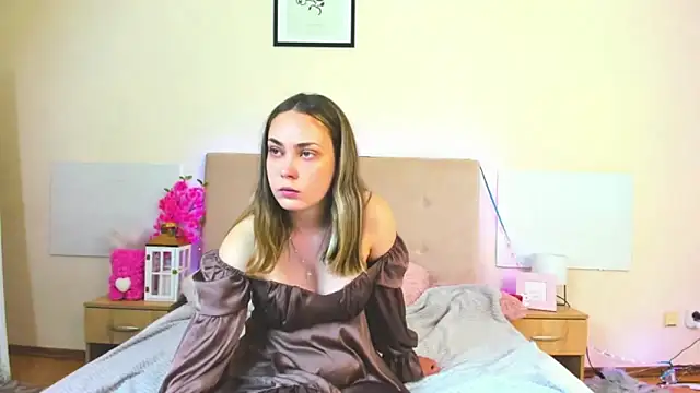 MelanieCuty online show from May 21, 2026, 5:27 am