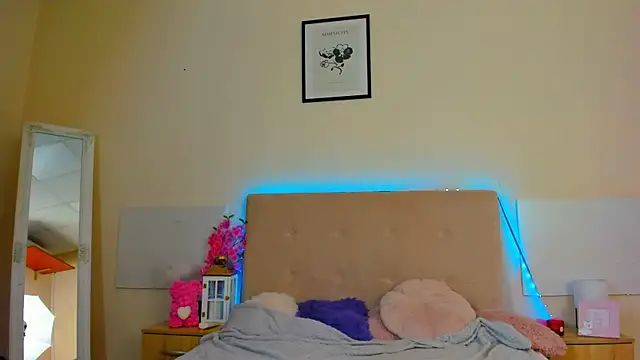 MelanieCuty online show from July 13, 2026, 6:24 am