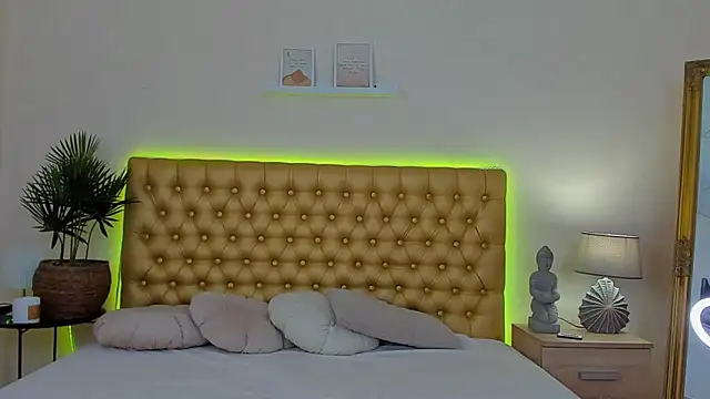 MelanieCuty online show from April 9, 2026, 6:19 am