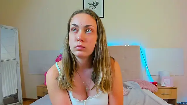 MelanieCuty online show from July 14, 2026, 10:21 am
