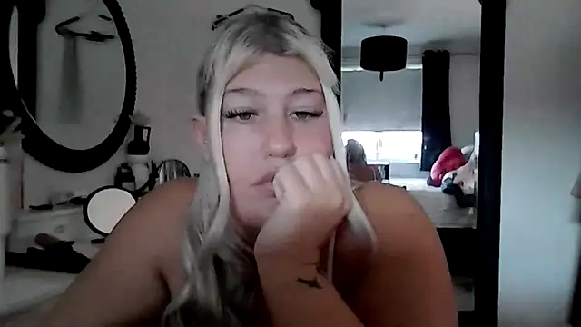 Lexi Laura online show from March 13, 2026, 1:49 pm