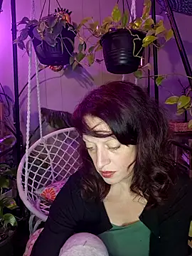 PurpleBunnyxo online show from May 10, 2026, 5:44 am