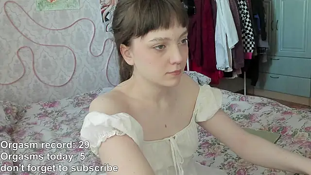 RileyNymph online show from May 7, 2026, 3:55 am