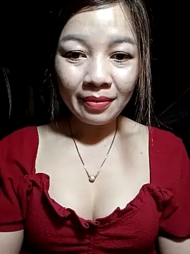 Yiyi102300 online show from April 4, 2026, 1:06 pm