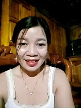 Yiyi102300 online show from April 13, 2026, 1:04 pm