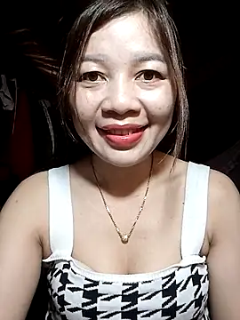 Yiyi102300 online show from April 6, 2026, 9:10 am