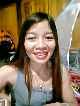 Yiyi102300 online show from April 14, 2026, 2:00 pm