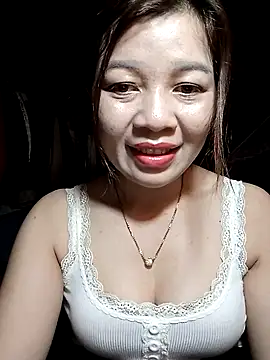 Yiyi102300 online show from April 7, 2026, 2:30 pm