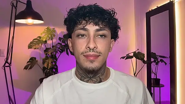 stevennavarro online show from April 15, 2026, 12:49 am