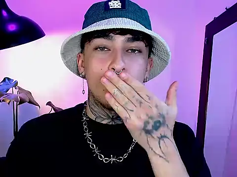 stevennavarro online show from April 5, 2026, 9:21 pm