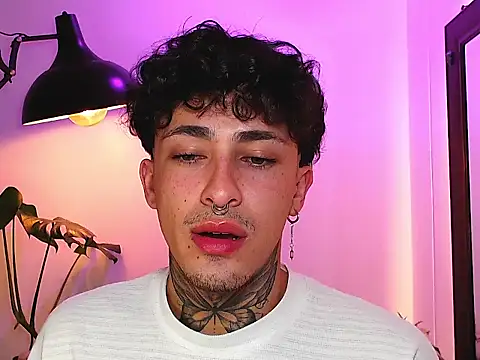 stevennavarro online show from March 28, 2026, 11:39 pm