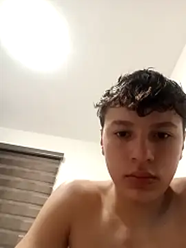 Snapshot of fercho_steel_twink chatting on April 16, 2026, 4:35 am fercho steel twink online show from April 16, 2026, 4:35 am