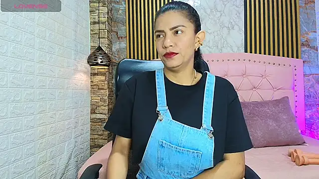 Snapshot of AishaCambell_ chatting on April 24, 2026, 9:55 am AishaCambell online show from April 24, 2026, 9:55 am