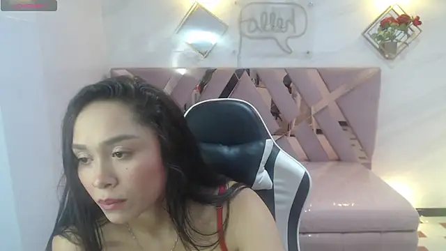 Snapshot of Angel_Rose_v chatting on April 14, 2026, 3:55 am Angel Rose v online show from April 14, 2026, 3:55 am