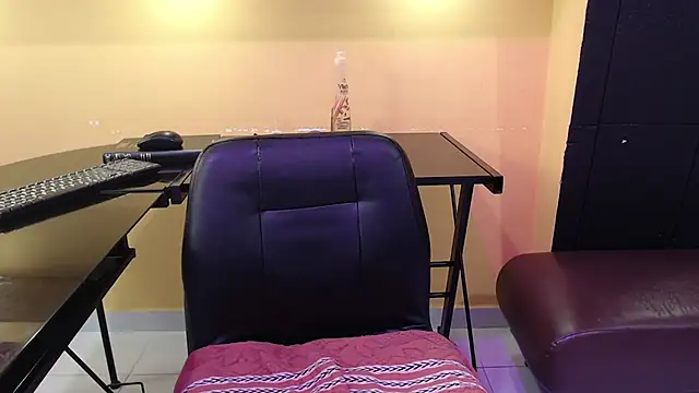 Snapshot of AlinaMorris chatting on April 11, 2026, 7:45 am AlinaMorris online show from April 11, 2026, 7:45 am