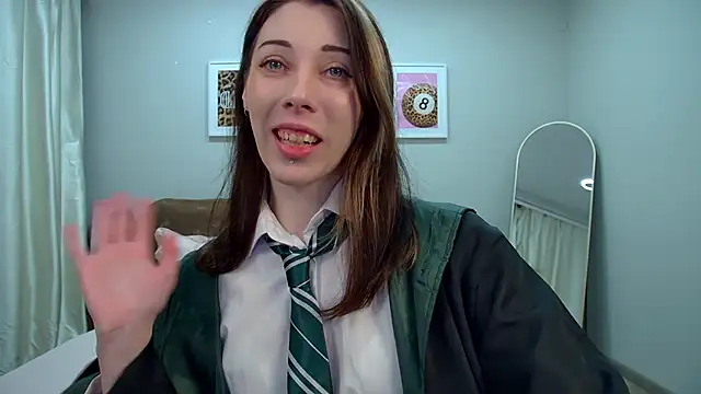 Snapshot of LeilaTaylors chatting on April 13, 2026, 6:23 pm LeilaTaylors online show from April 13, 2026, 6:23 pm