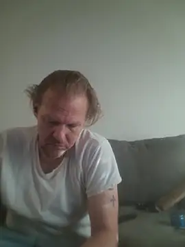 Snapshot of yourMasterisBored chatting on March 28, 2026, 2:29 pm yourMasterisBored online show from March 28, 2026, 2:29 pm