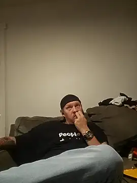 Snapshot of yourMasterisBored chatting on March 17, 2026, 1:36 pm yourMasterisBored online show from March 17, 2026, 1:36 pm