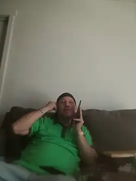 Snapshot of yourMasterisBored chatting on April 7, 2026, 5:04 pm yourMasterisBored online show from April 7, 2026, 5:04 pm