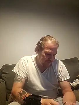 Snapshot of yourMasterisBored chatting on March 22, 2026, 1:42 am yourMasterisBored online show from March 22, 2026, 1:42 am