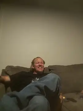 Snapshot of yourMasterisBored chatting on April 3, 2026, 2:29 am yourMasterisBored online show from April 3, 2026, 2:29 am