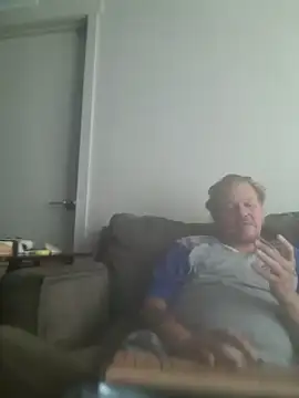 Snapshot of yourMasterisBored chatting on April 8, 2026, 2:18 pm yourMasterisBored online show from April 8, 2026, 2:18 pm